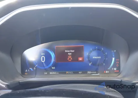 2022 Ford Escape Titanium z USA, uszkodzony, nr VIN 1FMCU9J93NUB56306